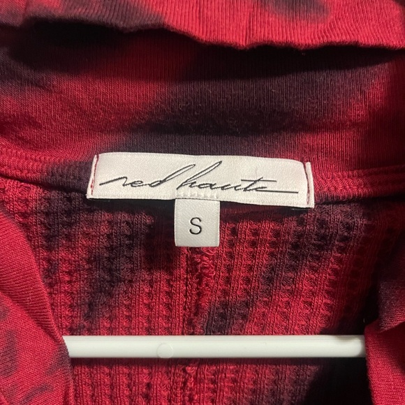 Red Haute Swirl Red and Black Long Sleeve Top - Picture 2 of 3